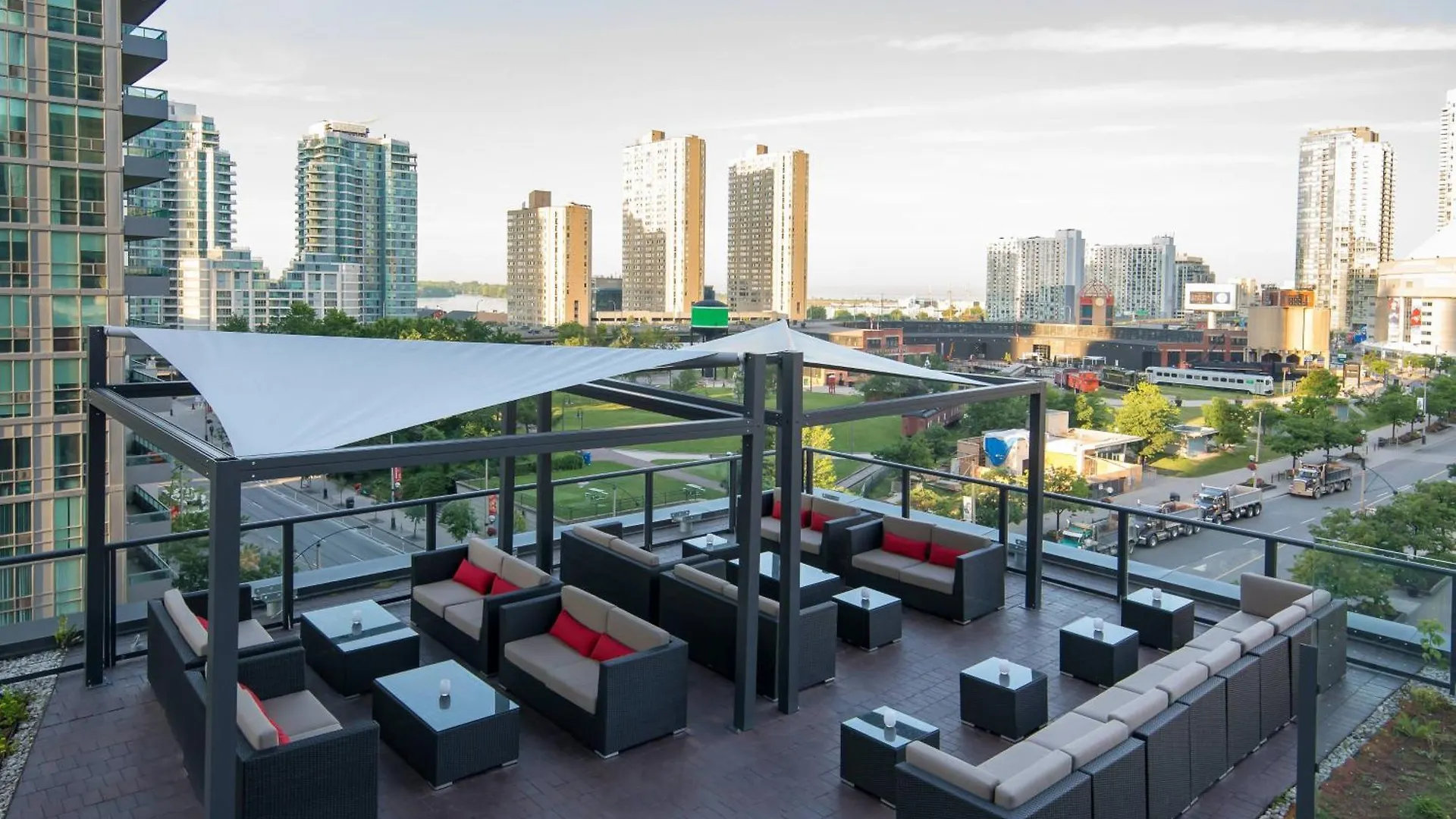 Delta Hotels By Marriott Toronto 4*,
